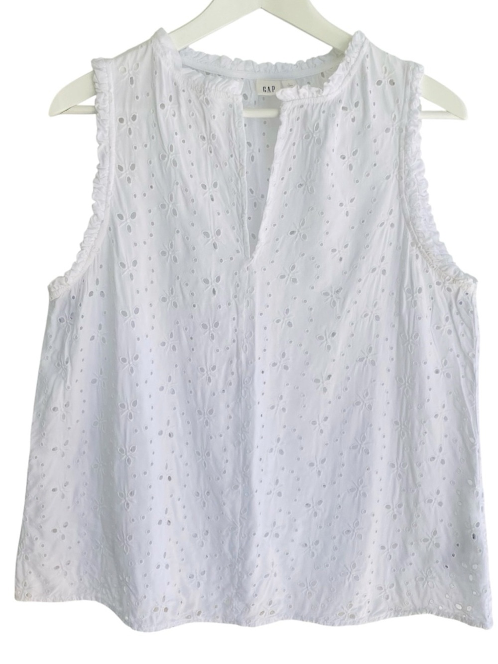 GAP Top Sleeveless Open V-Neck Ruffle Accents White Eyelet Women Size L